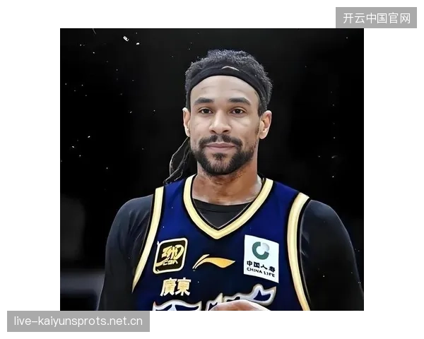 篮球明星受伤后球队坚强扛过难关